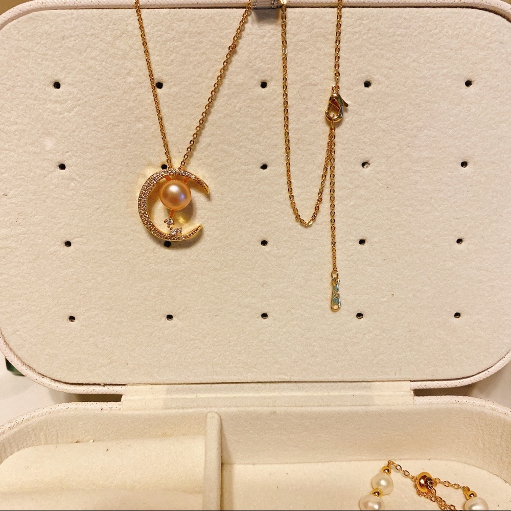 Pearl necklace